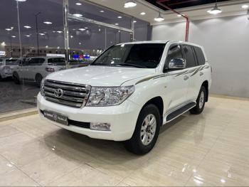 تويوتا  لاند كروزر  جي اكس ار  2011  اوتوماتيك  390,000 كم  8 سلندر  دفع رباعي  اس يو في  أبيض