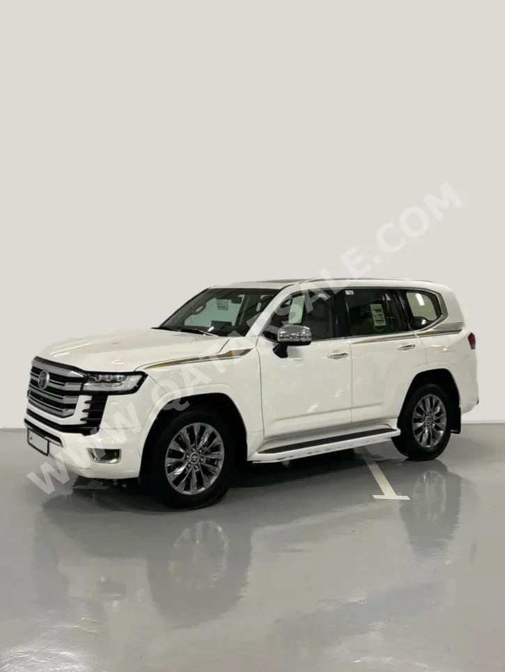 تويوتا  لاند كروزر  في اكس ار توين توربو  2022  اوتوماتيك  165,000 كم  6 سلندر  دفع رباعي  اس يو في  أبيض