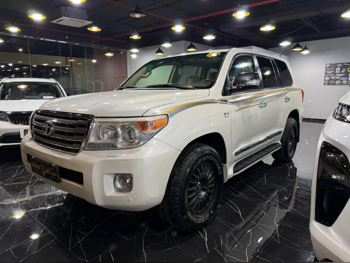 تويوتا  لاند كروزر  في اكس ار  2013  اوتوماتيك  433,000 كم  8 سلندر  دفع رباعي  اس يو في  أبيض