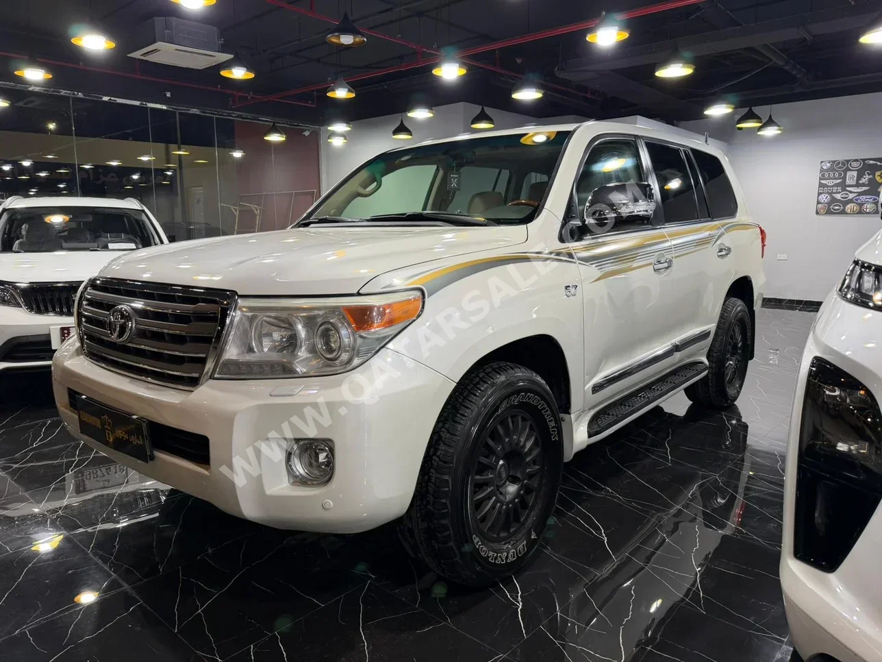 تويوتا  لاند كروزر  في اكس ار  2013  اوتوماتيك  433,000 كم  8 سلندر  دفع رباعي  اس يو في  أبيض