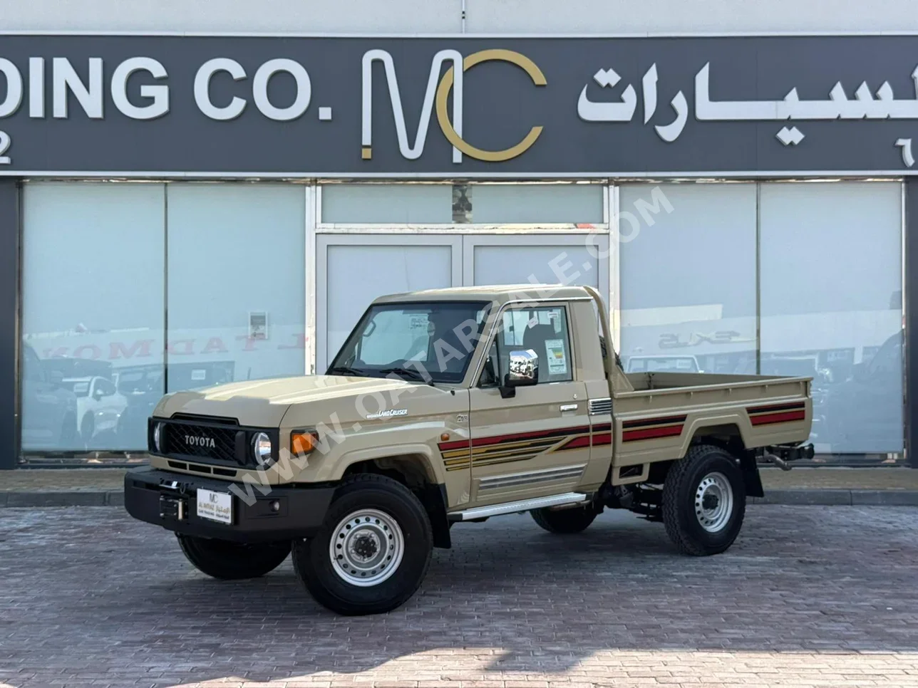 تويوتا  لاند كروزر  ال اكس  2025  عادي  0 كم  6 سلندر  دفع رباعي  بيكب  بيج  تحت الضمان