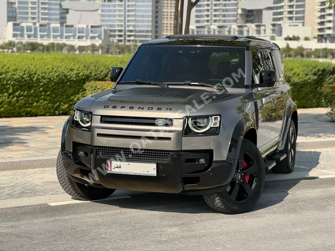 Land Rover  Defender  110 HSE  2021  Automatic  92,000 Km  6 Cylinder  Four Wheel Drive (4WD)  SUV  Gold  With Warranty