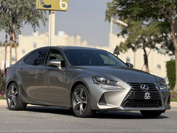 لكزس  إيه أس  350  2017  اوتوماتيك  55,000 كم  6 سلندر  دفع خلفي  سيدان  فضي