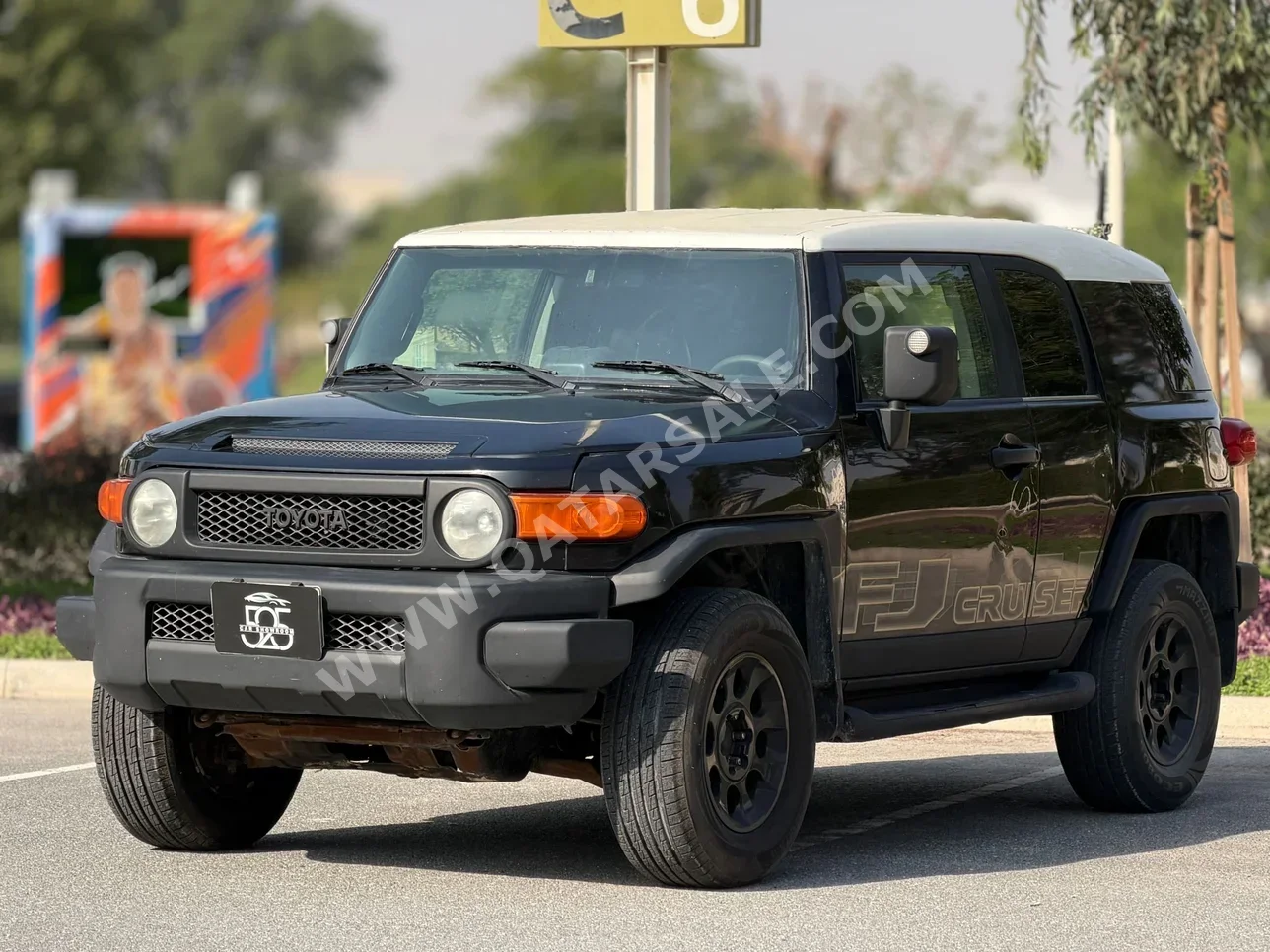 Toyota  FJ Cruiser  2012  Automatic  277,000 Km  6 Cylinder  Four Wheel Drive (4WD)  SUV  Black