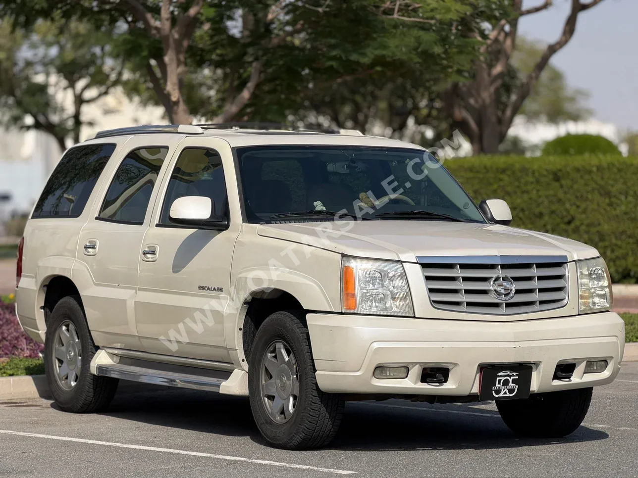 كاديلاك  اسكيليد  2005  اوتوماتيك  186,000 كم  8 سلندر  دفع رباعي  اس يو في  أبيض