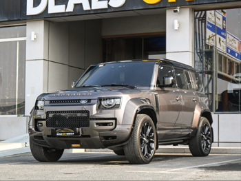 Land Rover  Defender  Octa  2025  Automatic  10,000 Km  8 Cylinder  Four Wheel Drive (4WD)  SUV  Gray  With Warranty