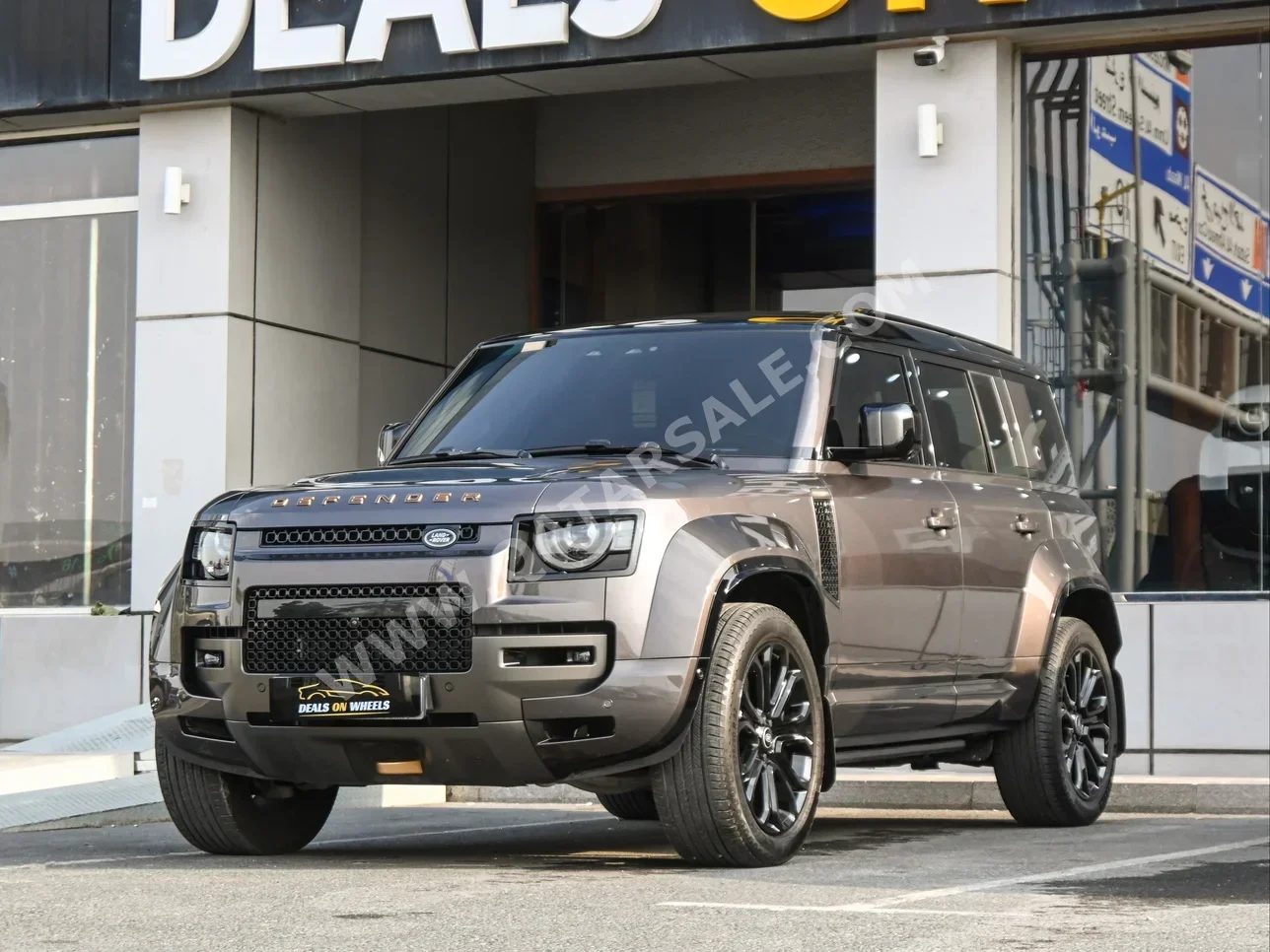 Land Rover  Defender  Octa  2025  Automatic  13,000 Km  8 Cylinder  Four Wheel Drive (4WD)  SUV  Gray  With Warranty