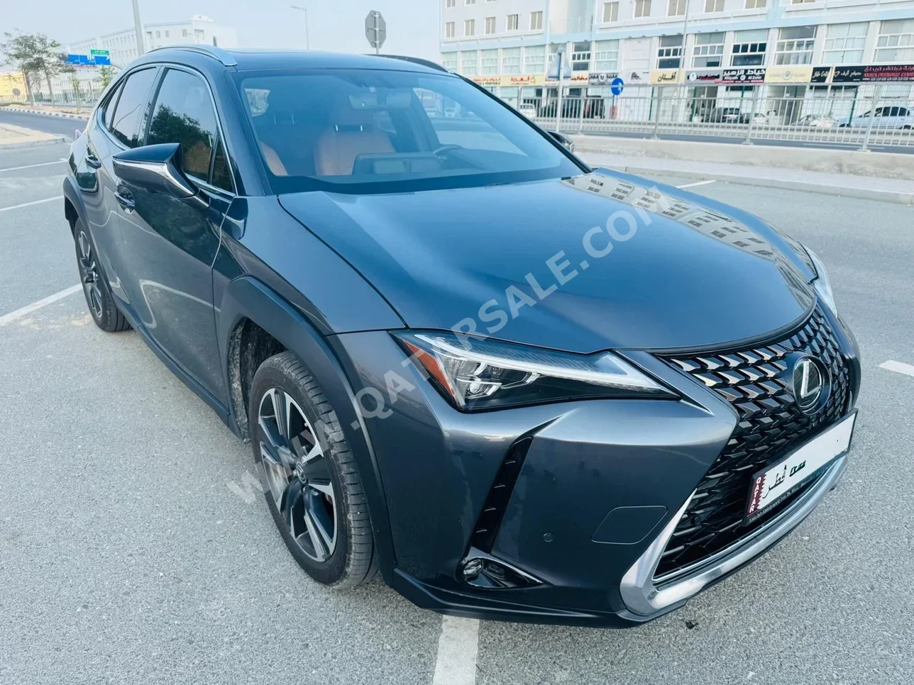 لكزس  يو أكس  200  2023  اوتوماتيك  16,560 كم  4 سلندر  دفع رباعي  هاتشباك  رمادي