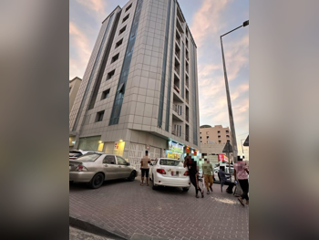 مباني ,ابراج ومجمعات - شقق فندقية  - الدوحة  - فريج النصر  للبيع