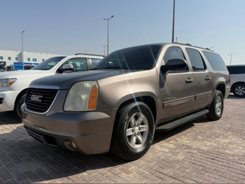 GMC  Yukon  XL  2011  Automatic  229,000 Km  8 Cylinder  Four Wheel Drive (4WD)  SUV  Gray