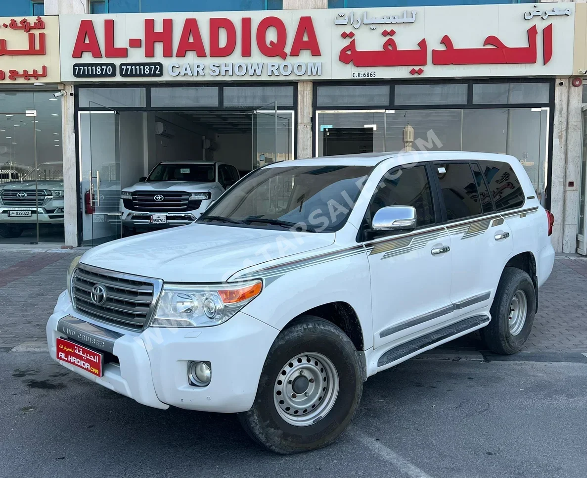 Toyota  Land Cruiser  GXR  2015  Automatic  217,000 Km  8 Cylinder  Four Wheel Drive (4WD)  SUV  White