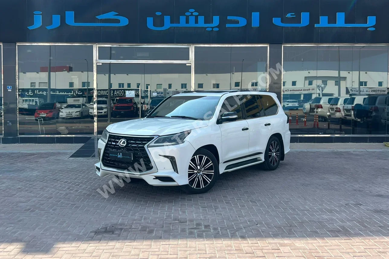 Lexus  LX  570  2012  Automatic  196,000 Km  8 Cylinder  Four Wheel Drive (4WD)  SUV  White