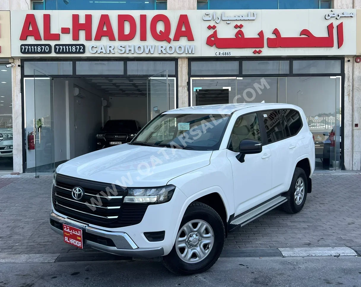تويوتا  لاند كروزر  جي اكس  2024  اوتوماتيك  61,000 كم  6 سلندر  دفع رباعي  اس يو في  أبيض  تحت الضمان