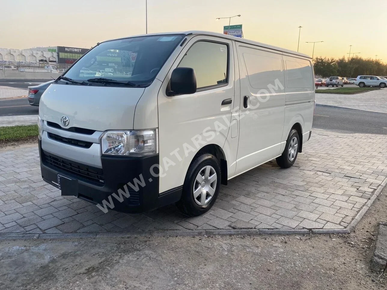 Toyota  Hiace  2023  Manual  7,476 Km  4 Cylinder  Rear Wheel Drive (RWD)  Van / Bus  White  With Warranty