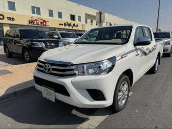 Toyota  Hilux  SR5  2024  Automatic  63,000 Km  4 Cylinder  Four Wheel Drive (4WD)  Pick Up  White