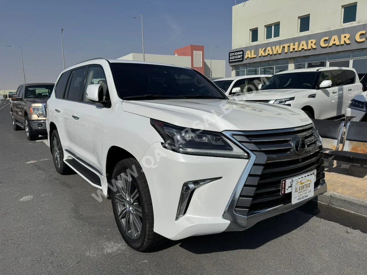Lexus  LX  570  2016  Automatic  192,000 Km  8 Cylinder  Four Wheel Drive (4WD)  SUV  White