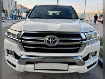 تويوتا  لاند كروزر  جي اكس ار  2020  اوتوماتيك  172,000 كم  6 سلندر  دفع رباعي  اس يو في  أبيض