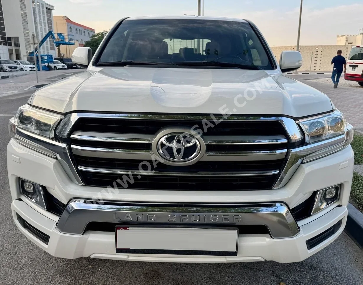 Toyota  Land Cruiser  GXR  2020  Automatic  172,000 Km  6 Cylinder  Four Wheel Drive (4WD)  SUV  White