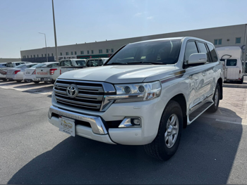 تويوتا  لاند كروزر  جي اكس ار  2016  اوتوماتيك  258,000 كم  6 سلندر  دفع رباعي  اس يو في  أبيض