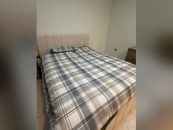 الأسّرة - كوين  - بنى  - متضمنة المرتبة