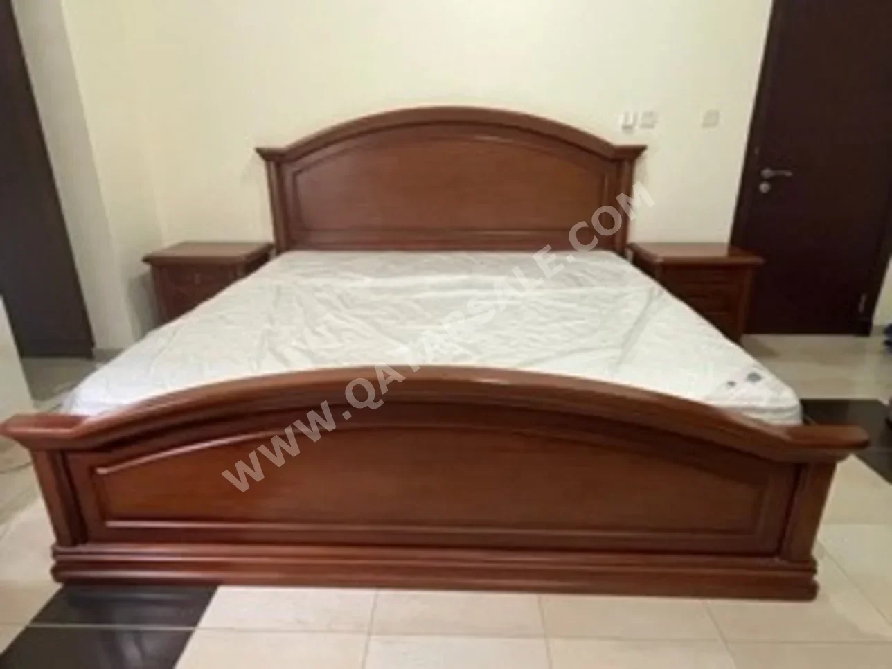 أطقم غرف نوم - بنى