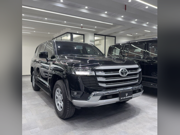 تويوتا  لاند كروزر  جي اكس  2025  اوتوماتيك  45,000 كم  6 سلندر  دفع رباعي  اس يو في  أسود  تحت الضمان