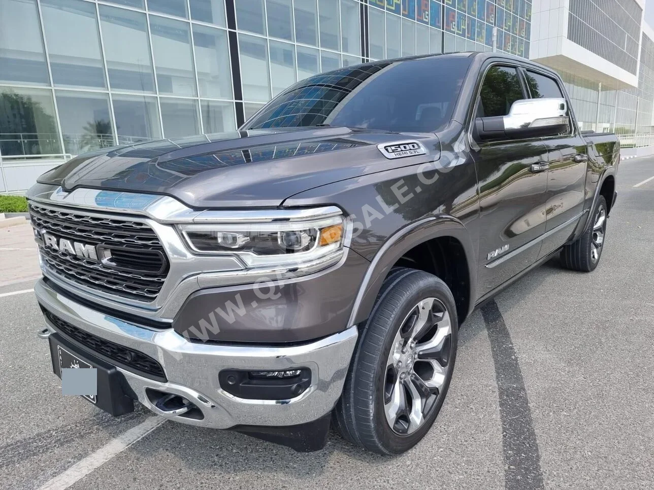 دودج  رام  لميتد  2021  اوتوماتيك  98,000 كم  8 سلندر  دفع رباعي  بيكب  رمادي