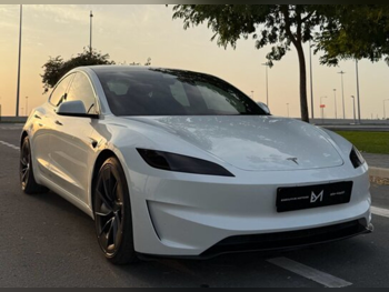 Tesla  Model 3  Performance  2024  Automatic  23,600 Km  0 Cylinder  All Wheel Drive (AWD)  Sedan  White  With Warranty