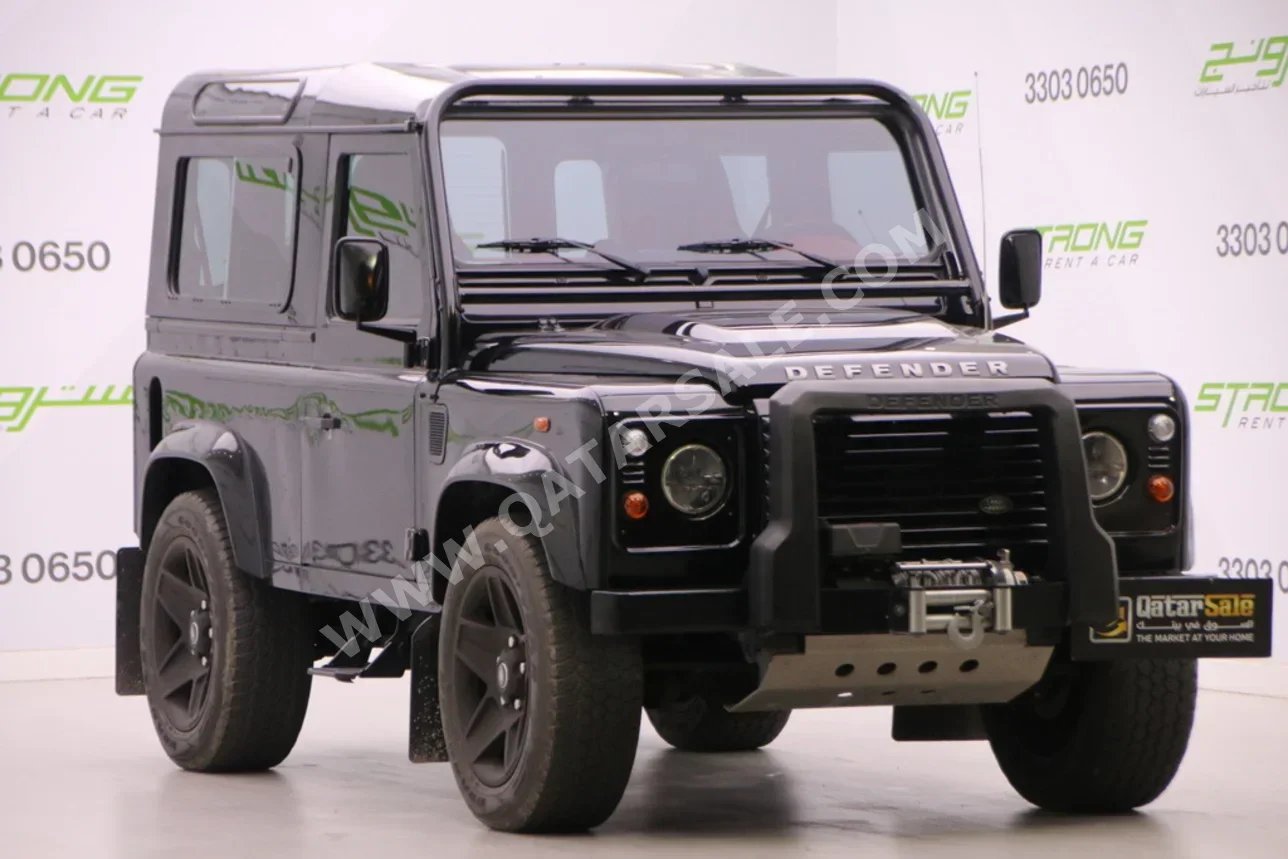 Land Rover  Defender  90  2015  Manual  39,000 Km  4 Cylinder  Four Wheel Drive (4WD)  SUV  Black