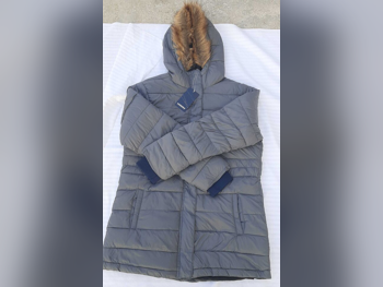 ملابس رجالي الدنيم \  جاكيتات  اللون الرمادي  ايطاليا  خريف / شتاء \ المقاس: لارج