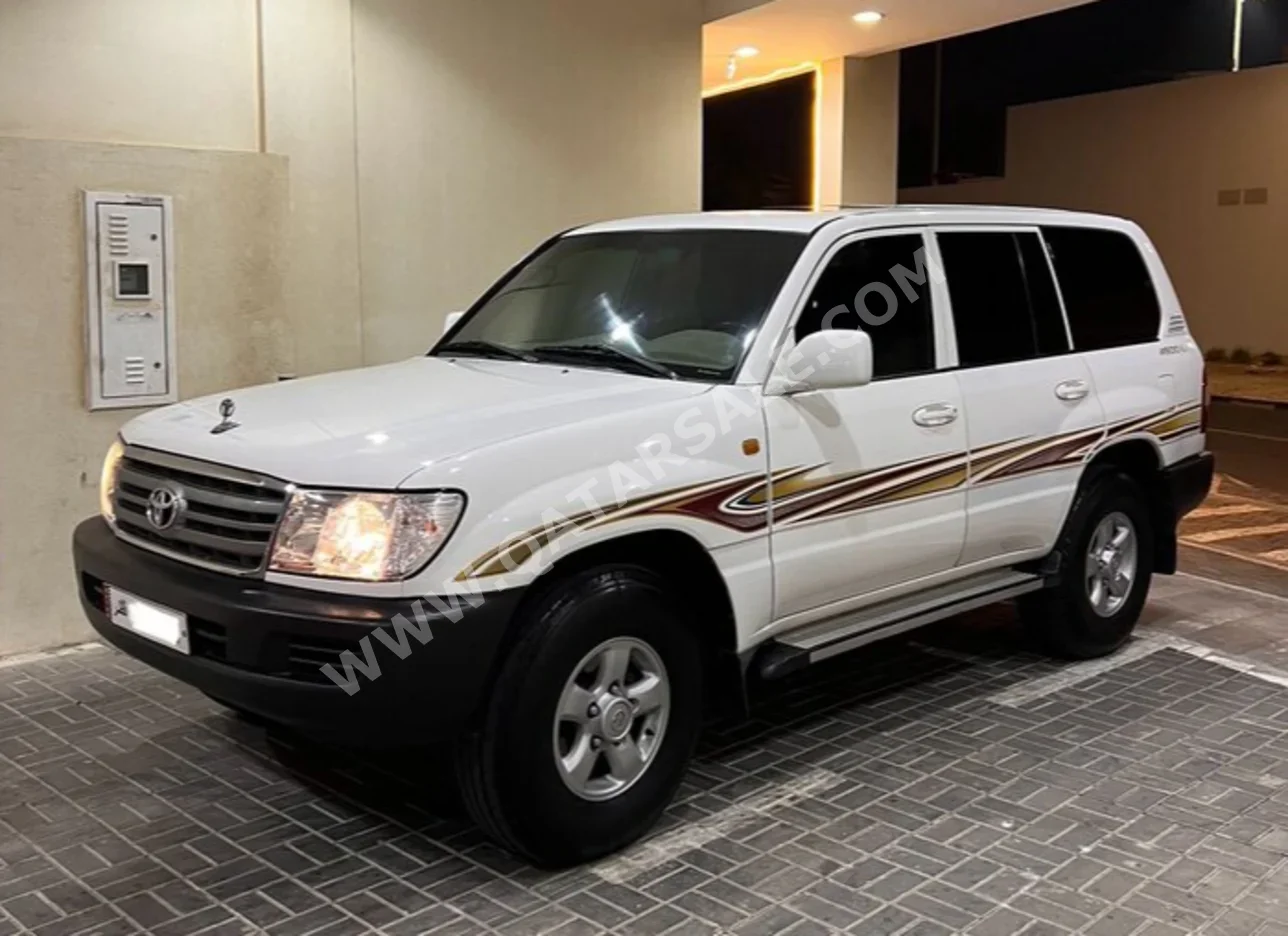 Toyota  Land Cruiser  GX  2006  Automatic  275,000 Km  6 Cylinder  Four Wheel Drive (4WD)  SUV  White