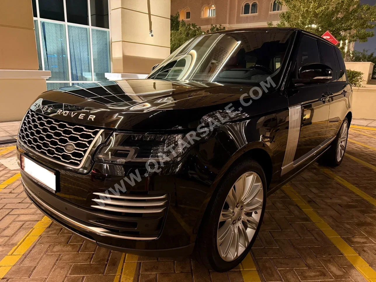 لاند روفر  رنج روفر  فوج اوتوبايوغرافي  2020  اوتوماتيك  93,000 كم  8 سلندر  دفع رباعي  اس يو في  أسود
