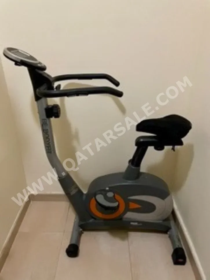 أجهزة اللياقة البدنية - دراجات التمرين