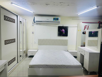 أطقم غرف نوم - طقم مكون من 6 قطع  - أبيض وبيج