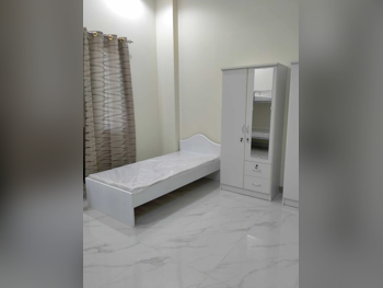 أطقم غرف نوم - لايف ستايل  - طقم مكون من 3 قطع  - أبيض