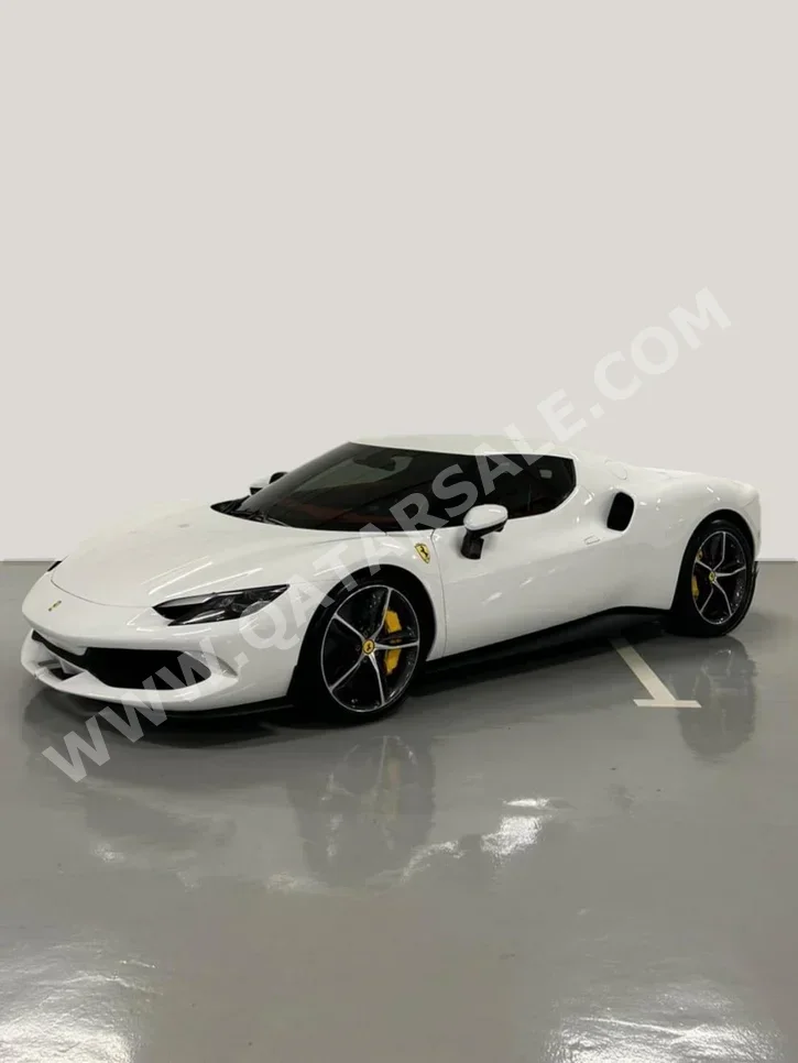فيراري 296 جي تي بي 2023 اوتوماتيك 3,000 كم 6 سلندر دفع رباعي كوبيه \ سبورت أبيض تحت الضمان