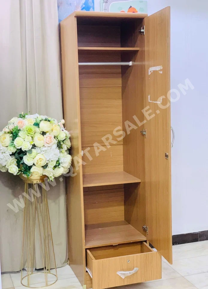 خزائن ودواليب الملابس والزينة - خزائن  - الأصفر