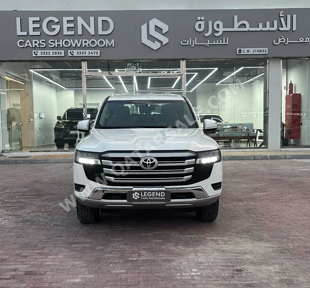 تويوتا  لاند كروزر  جي اكس ار  2022  اوتوماتيك  220,000 كم  6 سلندر  دفع رباعي  اس يو في  أبيض  تحت الضمان