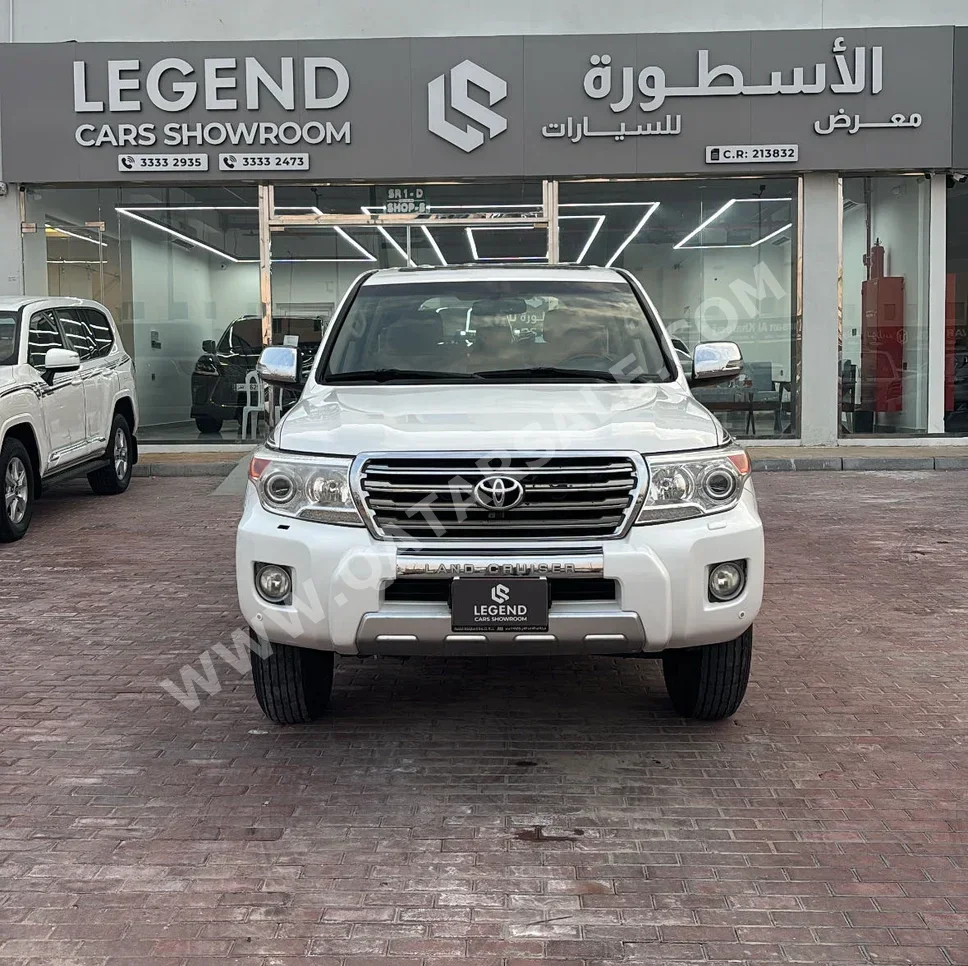 Toyota  Land Cruiser  GXR  2015  Automatic  278,000 Km  8 Cylinder  Four Wheel Drive (4WD)  SUV  White