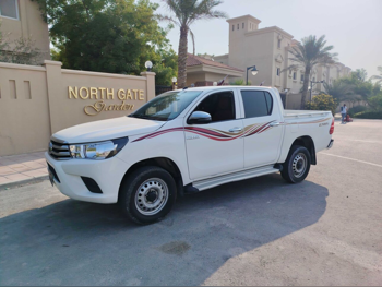 Toyota  Hilux  SR5  2021  Automatic  121,000 Km  4 Cylinder  Four Wheel Drive (4WD)  Pick Up  White