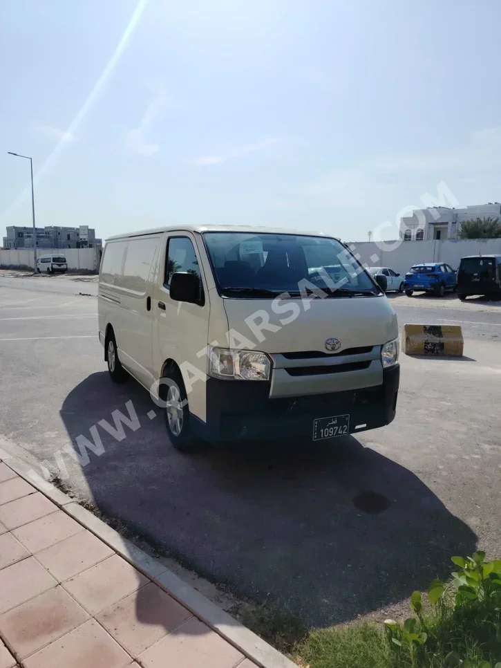 تويوتا  هايس  2023  عادي  18,000 كم  4 سلندر  دفع خلفي  فان \ باص  أبيض