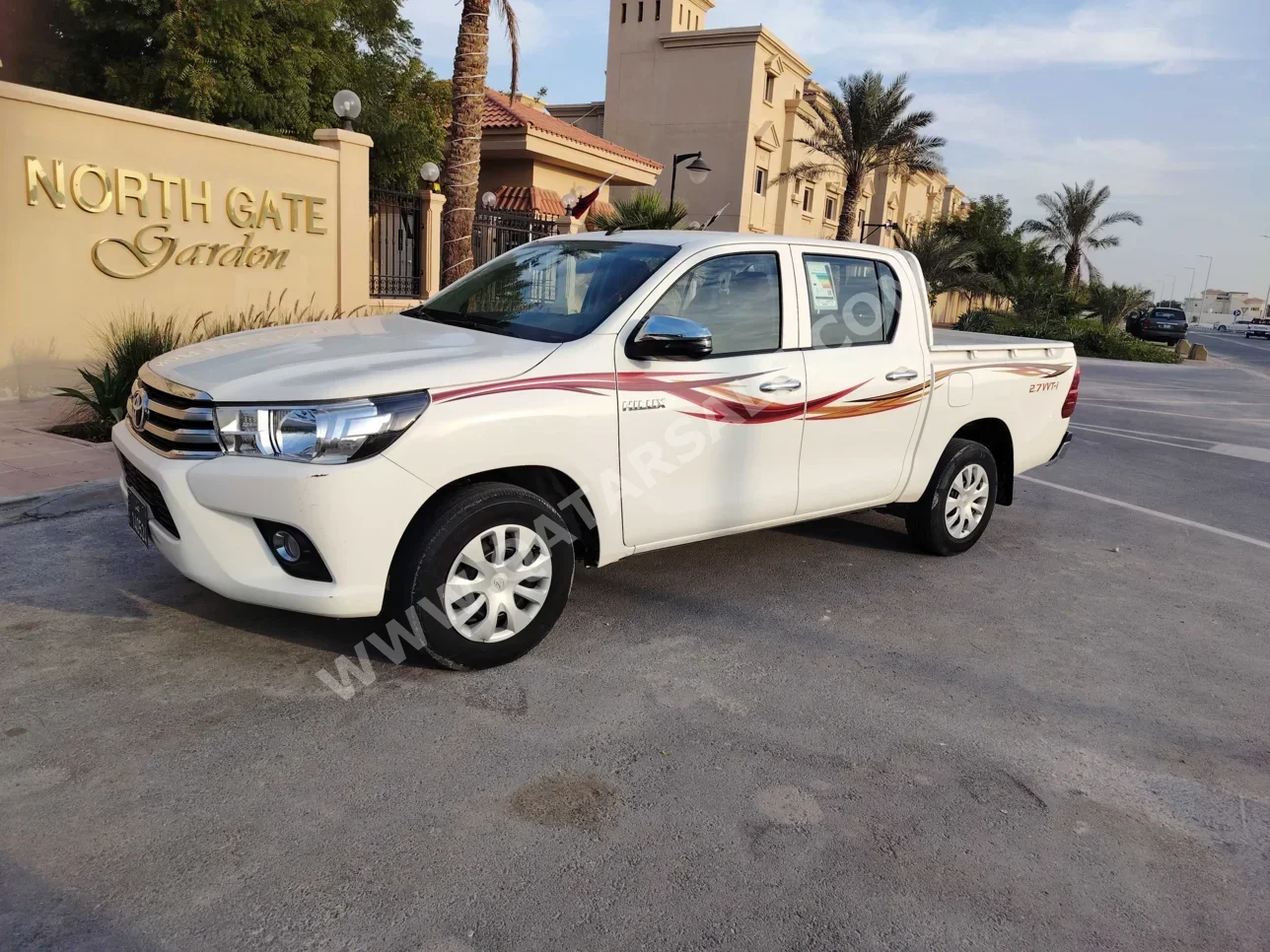 Toyota  Hilux  2022  Automatic  47,000 Km  4 Cylinder  Rear Wheel Drive (RWD)  Pick Up  White