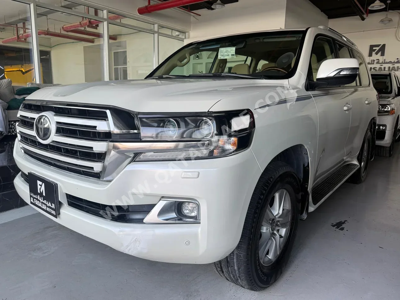 Toyota Land Cruiser GXR 2017 Automatic 143,000 Km 6 Cylinder Four Wheel Drive (4WD) SUV White