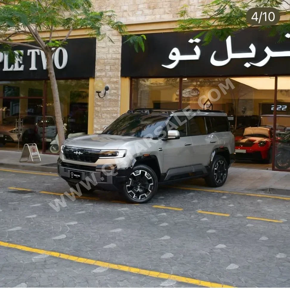 بي واي دي ليوبارد 8 فلاك شب 2025 اوتوماتيك 14,200 كم 4 سلندر دفع رباعي اس يو في ذهبي تحت الضمان