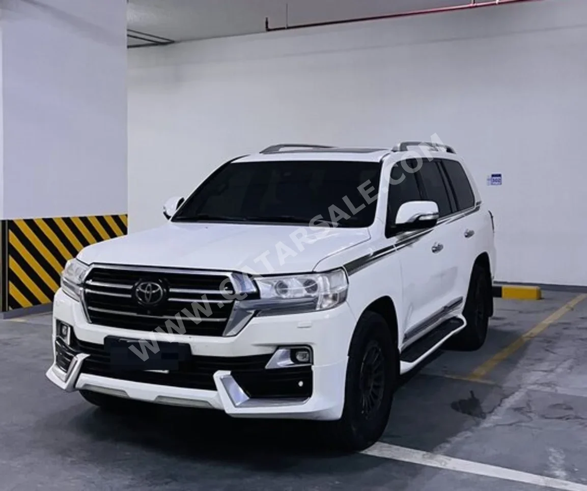 Toyota Land Cruiser VXS 2017 Automatic 287,000 Km 8 Cylinder Four Wheel Drive (4WD) SUV White