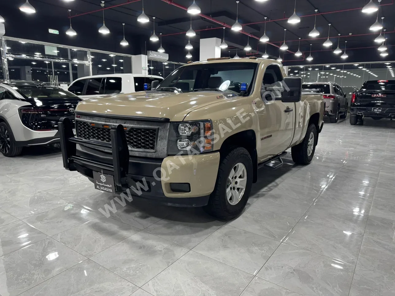 Chevrolet  Silverado  LT  2009  Automatic  299,000 Km  8 Cylinder  Four Wheel Drive (4WD)  Pick Up  Beige