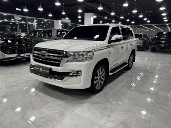 تويوتا  لاند كروزر  في اكس ار  2019  اوتوماتيك  115,000 كم  8 سلندر  دفع رباعي  اس يو في  أبيض