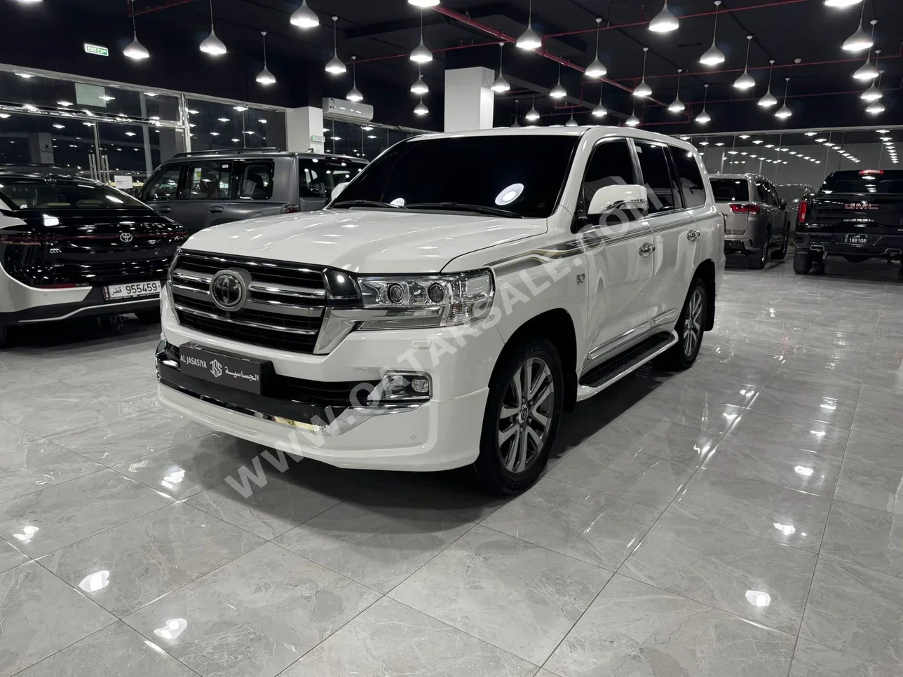 Toyota Land Cruiser VXR 2019 Automatic 115,000 Km 8 Cylinder Four Wheel Drive (4WD) SUV White