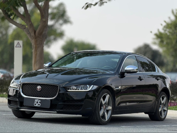 جاكوار  اكس اي  2019  اوتوماتيك  73,000 كم  6 سلندر  دفع خلفي  سيدان  أسود
