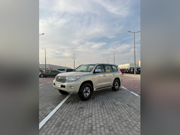 تويوتا  لاند كروزر  في اكس ار  2008  اوتوماتيك  500,000 كم  8 سلندر  دفع رباعي  اس يو في  ذهبي